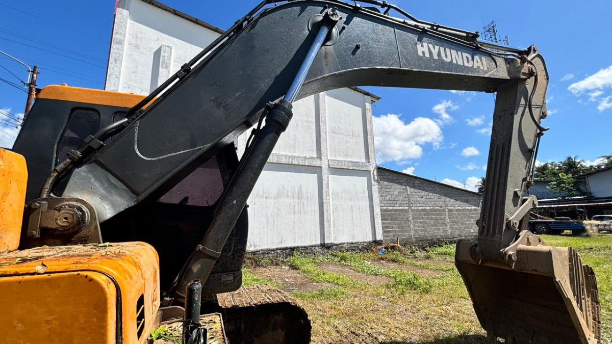 HYUNDAI EXCAVATOR HX210S