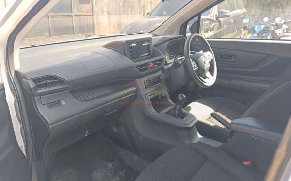DAIHATSU XENIA