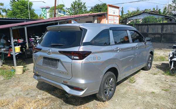 DAIHATSU XENIA