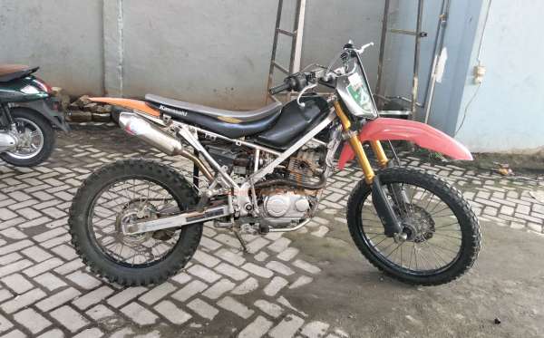 KAWASAKI KLX 150