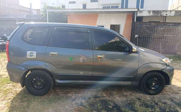 TOYOTA  AVANZA