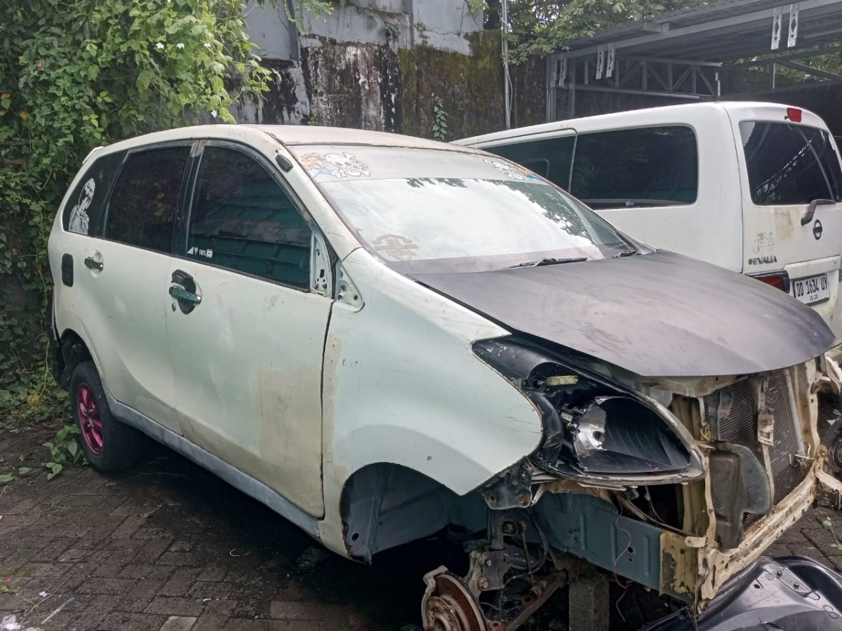 TOYOTA AVANZA