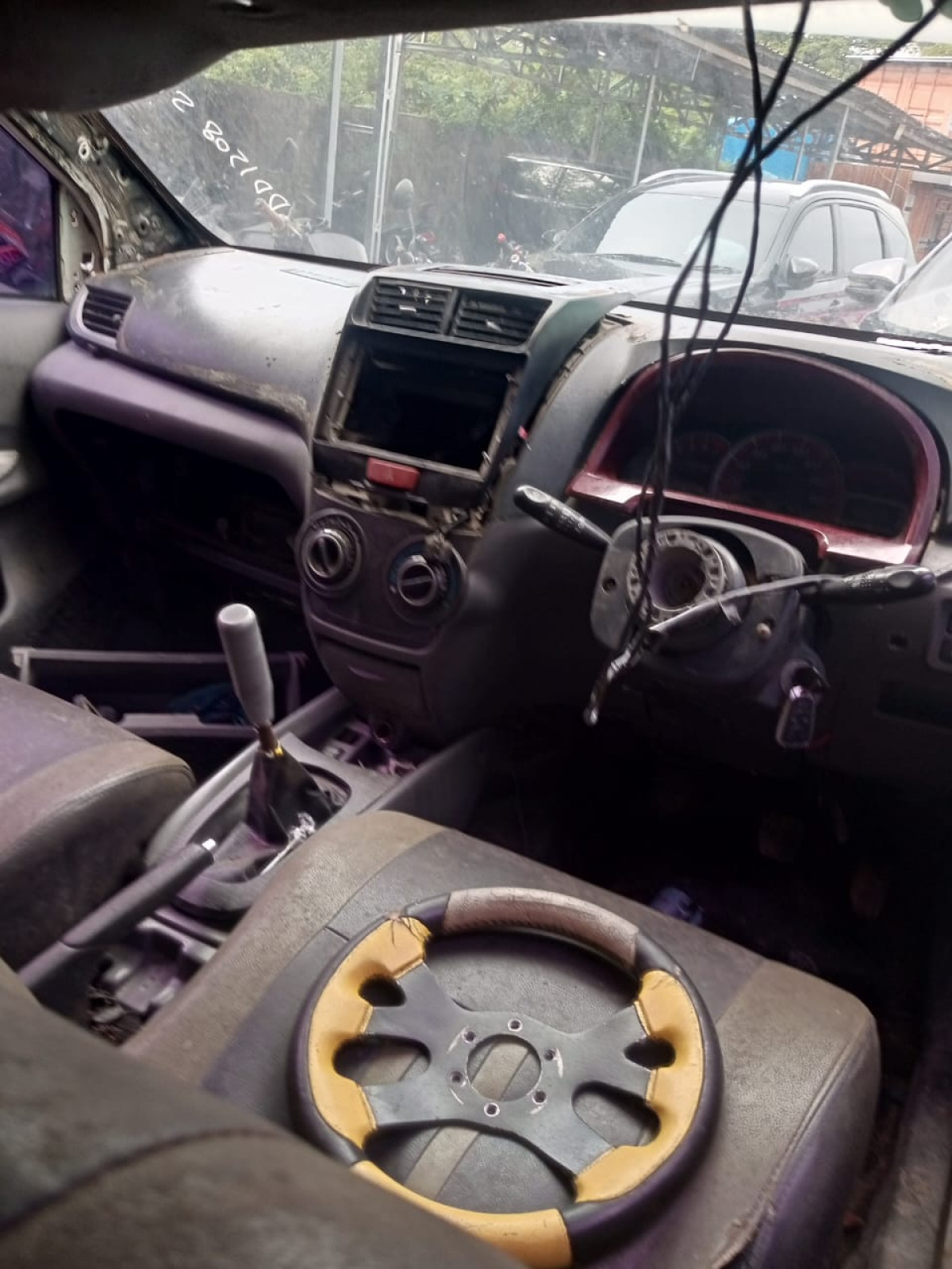 TOYOTA AVANZA