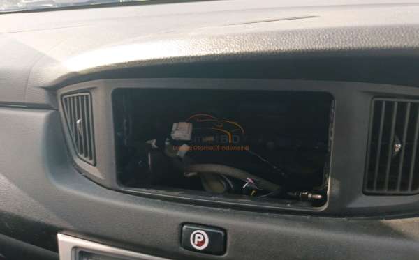 DAIHATSU  SIGRA  R