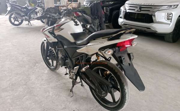 HONDA CB 150 R