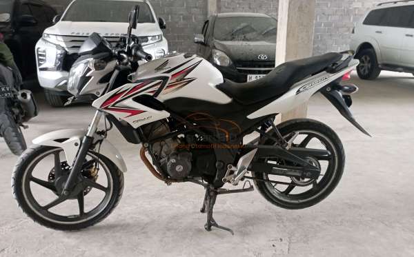HONDA CB 150 R