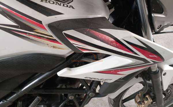 HONDA CB 150 R