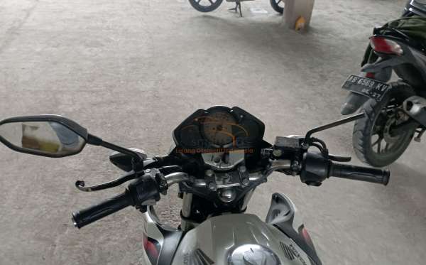 HONDA CB 150 R