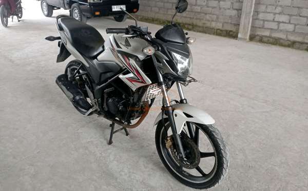 HONDA CB 150 R