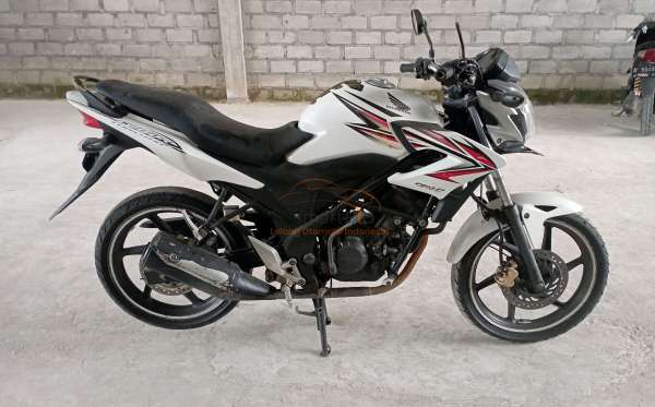 HONDA CB 150 R