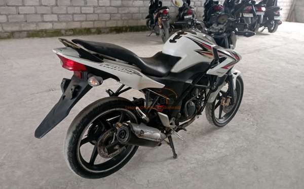 HONDA CB 150 R