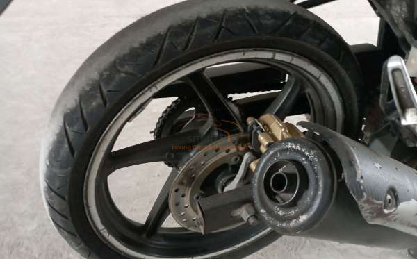 HONDA CB 150 R