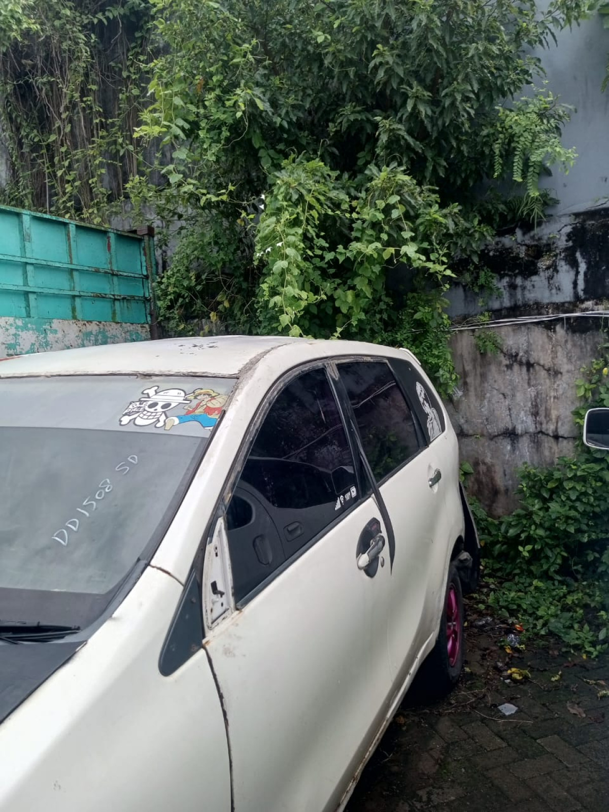 TOYOTA AVANZA