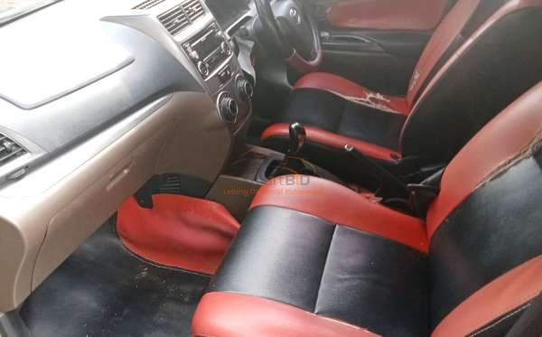 TOYOTA AVANZA