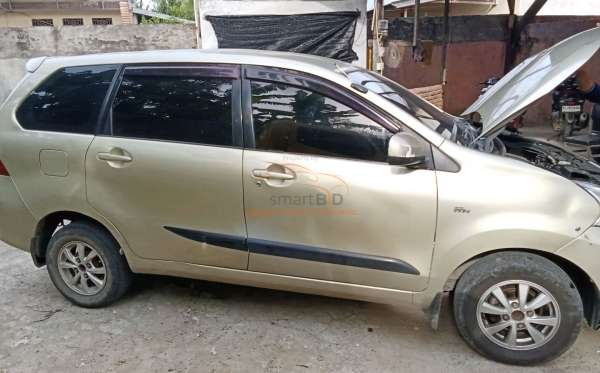 TOYOTA AVANZA