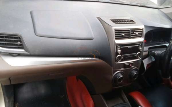 TOYOTA AVANZA