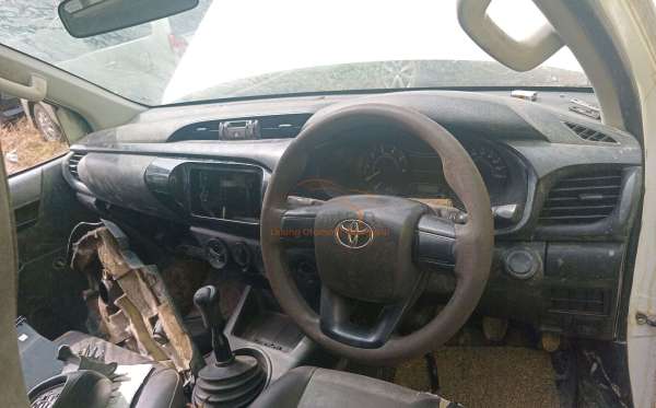 TOYOTA HILUX SINGLE CABIN