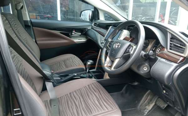 TOYOTA KIJANG INNOVA V