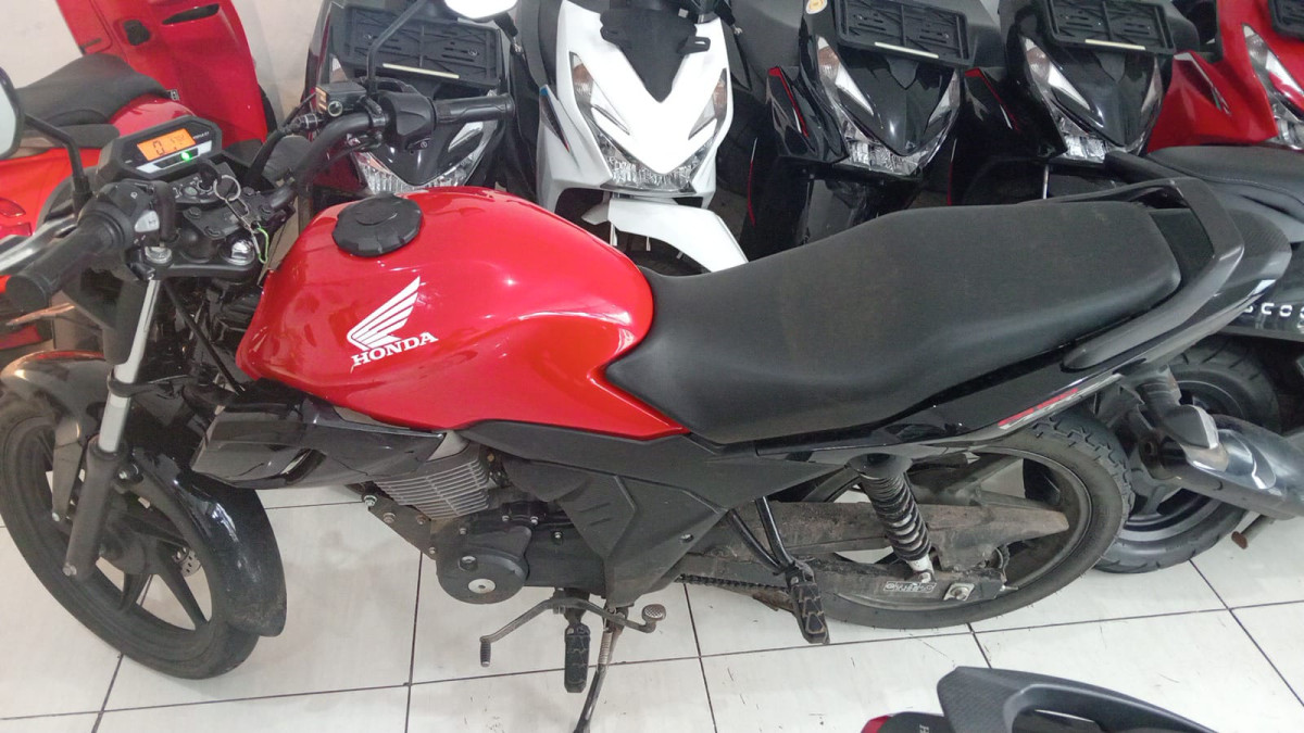 HONDA CB 150 Verza