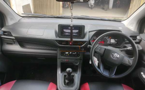 TOYOTA AVANZA
