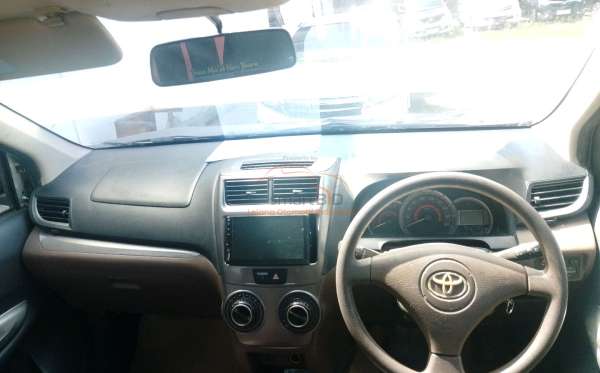 TOYOTA AVANZA