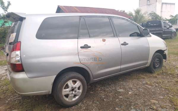 TOYOTA INNOVA