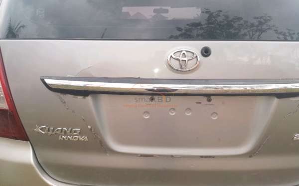 TOYOTA INNOVA