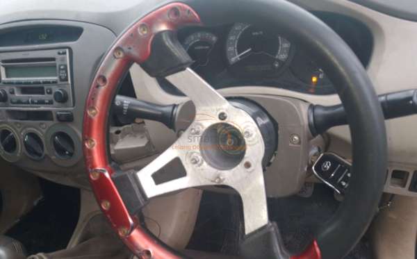 TOYOTA INNOVA