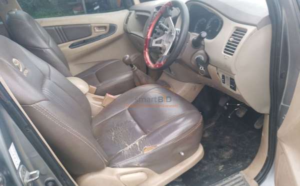 TOYOTA INNOVA