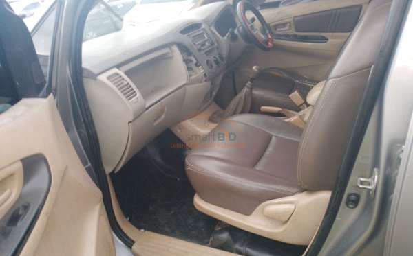 TOYOTA INNOVA