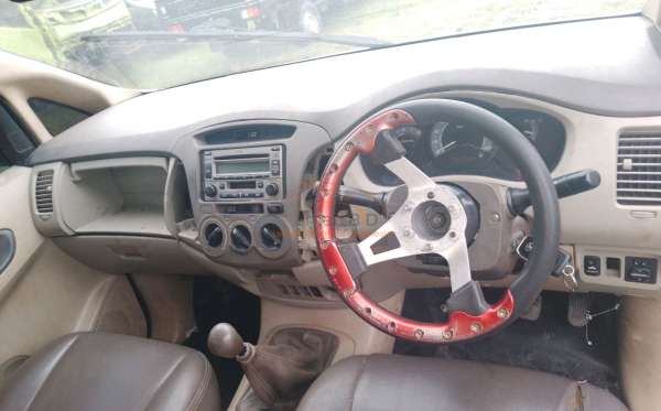 TOYOTA INNOVA