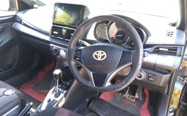 TOYOTA  YARIS  S
