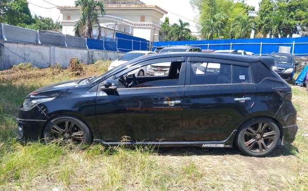 TOYOTA  YARIS  S
