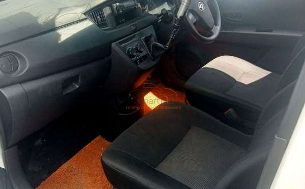 DAIHATSU  SIGRA  D