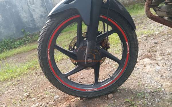 HONDA CB 150 R