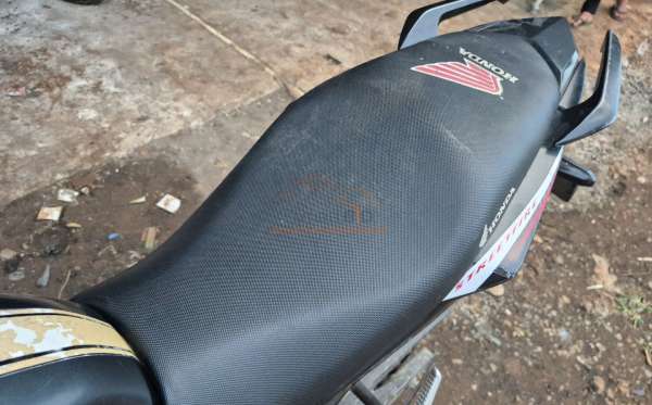HONDA CB 150 R