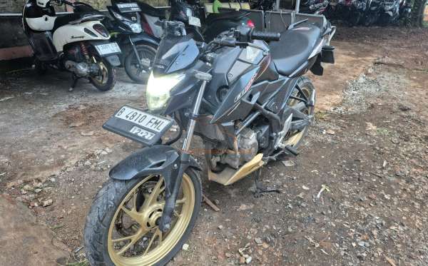 HONDA CB 150 R