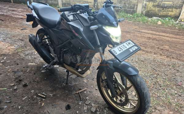 HONDA CB 150 R