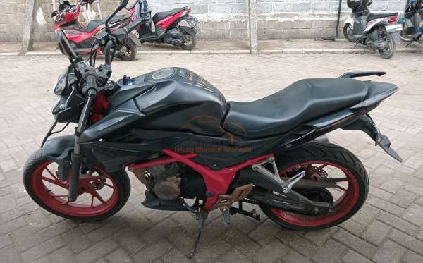 HONDA CB 150 R