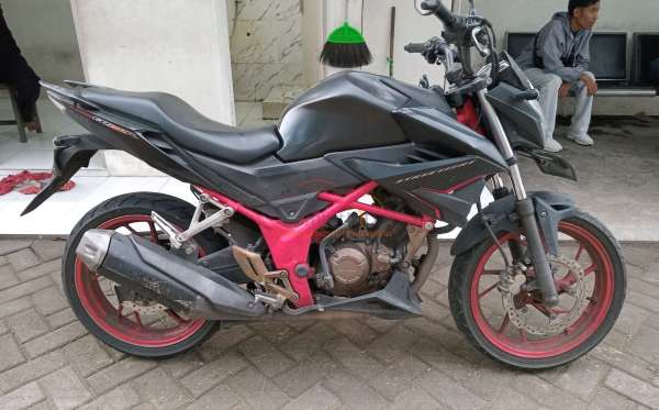 HONDA CB 150 R