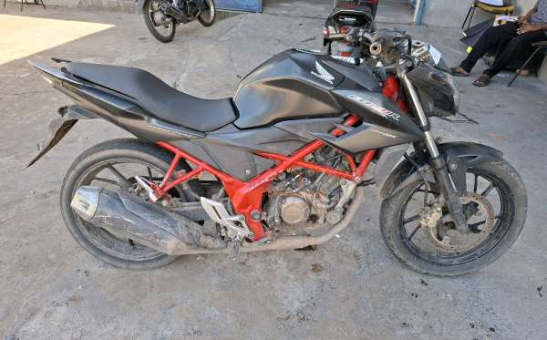 HONDA CB 150 R
