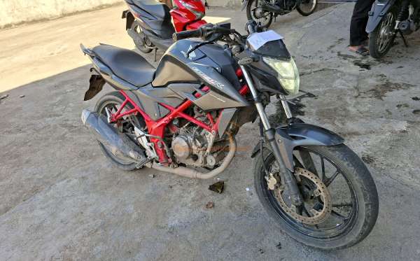 HONDA CB 150 R