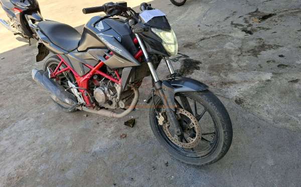 HONDA CB 150 R