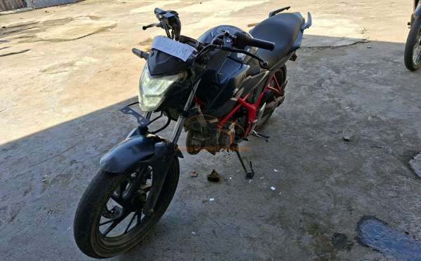 HONDA CB 150 R