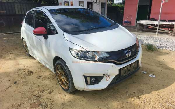 HONDA JAZZ GK5 1.5 RS