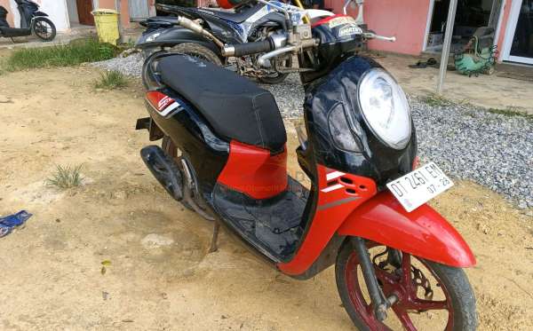HONDA SCOOPY SPORTY