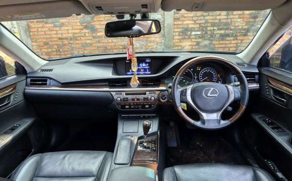 LEXUS ES 300H