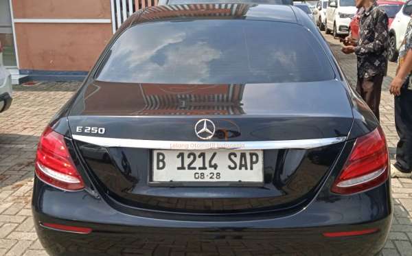 MERCEDES BENZ E 250