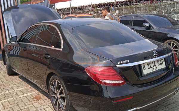 MERCEDES BENZ E 250