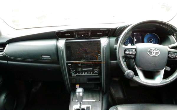 TOYOTA FORTUNER 2.7 SRZ